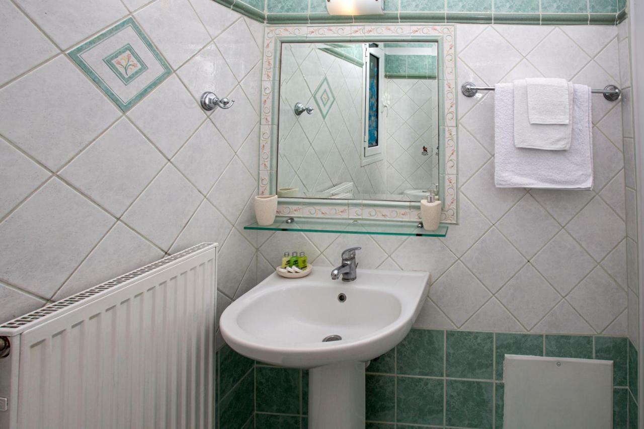 Antigone Apartments Argostoli Екстер'єр фото