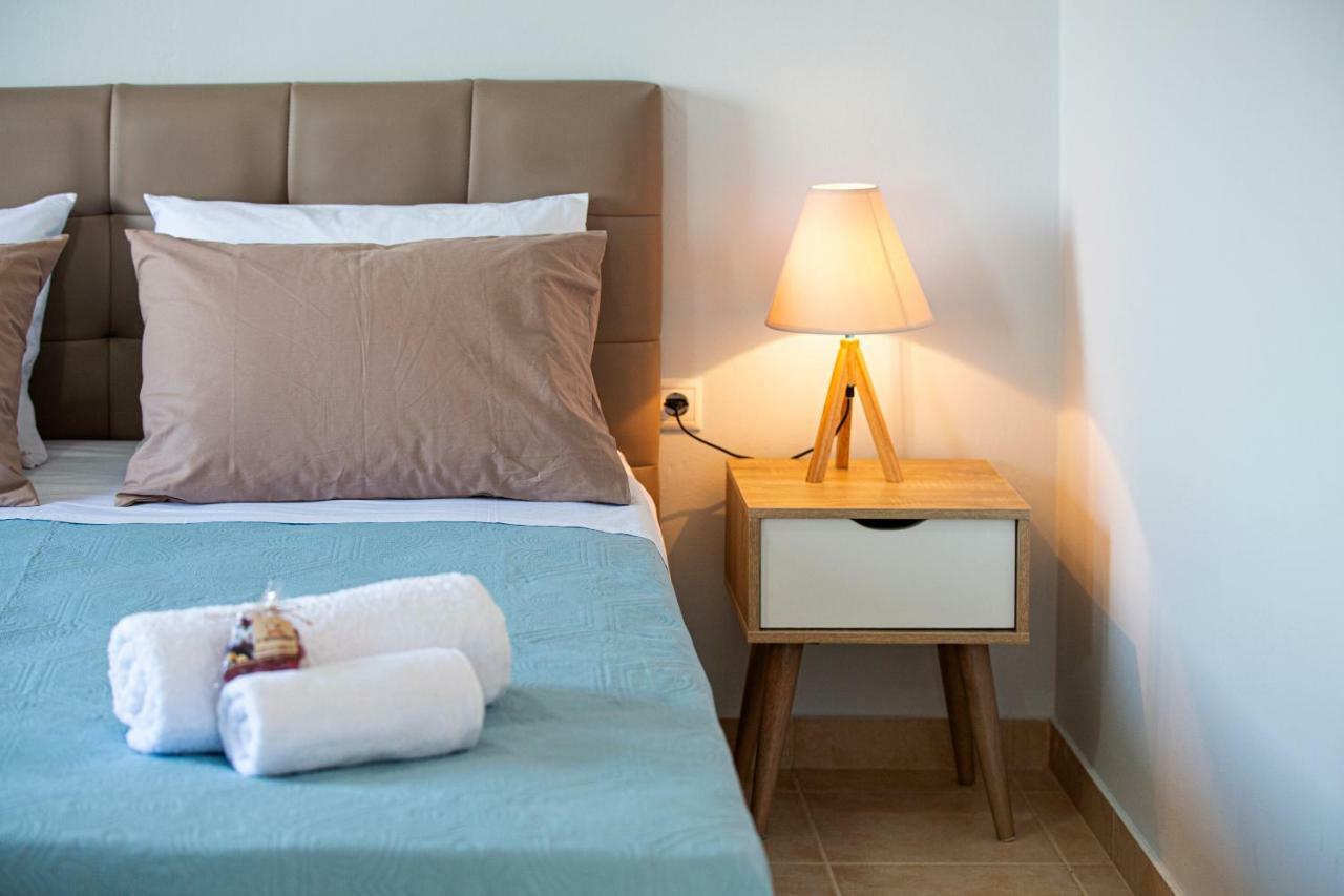 Antigone Apartments Argostoli Екстер'єр фото